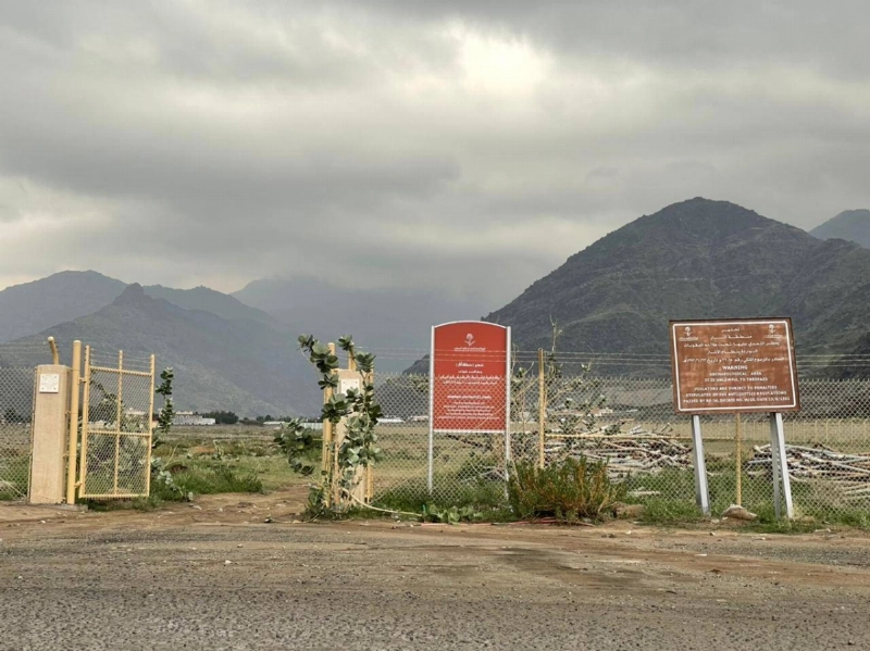 بوابة السوق مشرعة بأيدي العابثين (مكة)