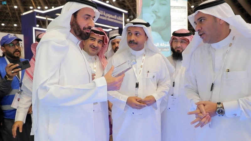 من تدشين عبوات زمزم الزجاجية (مكة)