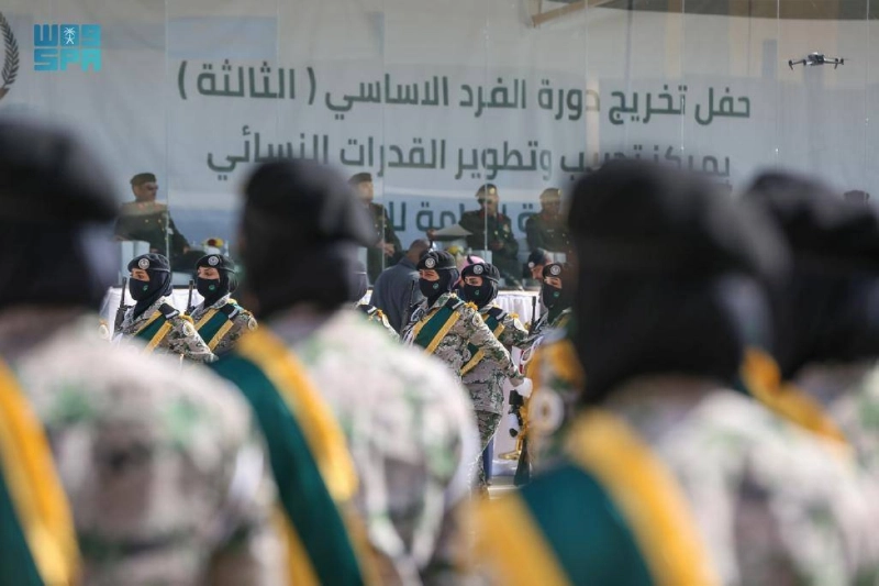 برعاية وزير الداخلية الأمير عبد العزيز بن سعود، شهد المدير العام للسجون اللواء ماجد الدويش، حفل تخريج 211 مجندة بعد إتمامهن دورة الفرد الأساسي الثالثة، في مركز تدريب وتطوير القدرات النسائي بالمديرية العامة للسجون، وذلك بحضور ممثلين من القطاعات الحكومية وذوي الخريجات.
