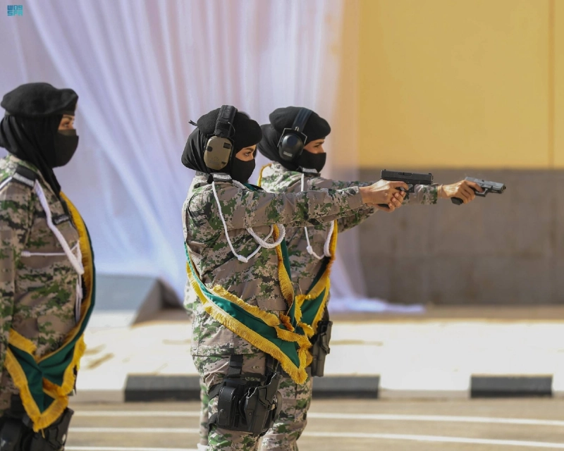 برعاية وزير الداخلية الأمير عبد العزيز بن سعود، شهد المدير العام للسجون اللواء ماجد الدويش، حفل تخريج 211 مجندة بعد إتمامهن دورة الفرد الأساسي الثالثة، في مركز تدريب وتطوير القدرات النسائي بالمديرية العامة للسجون، وذلك بحضور ممثلين من القطاعات الحكومية وذوي الخريجات.