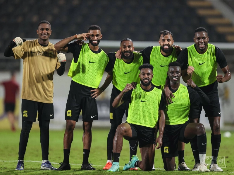 لاعبو العميد بعد المناورة
