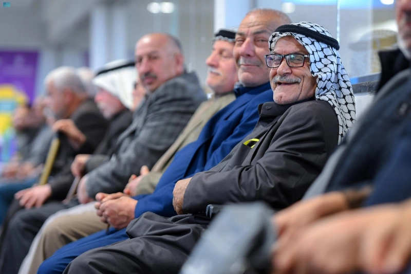 معتمرون عراقيون لدى وصولهم إلى المنفذ (مكة)