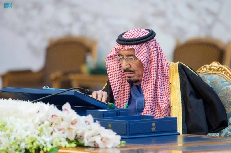 خادم الحرمين لدى ترؤسه جلسة مجلس الوزراء أمس (واس)