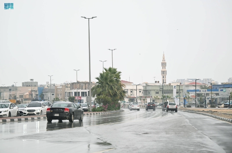 الأمطار على المنطقة الشرقية أمس