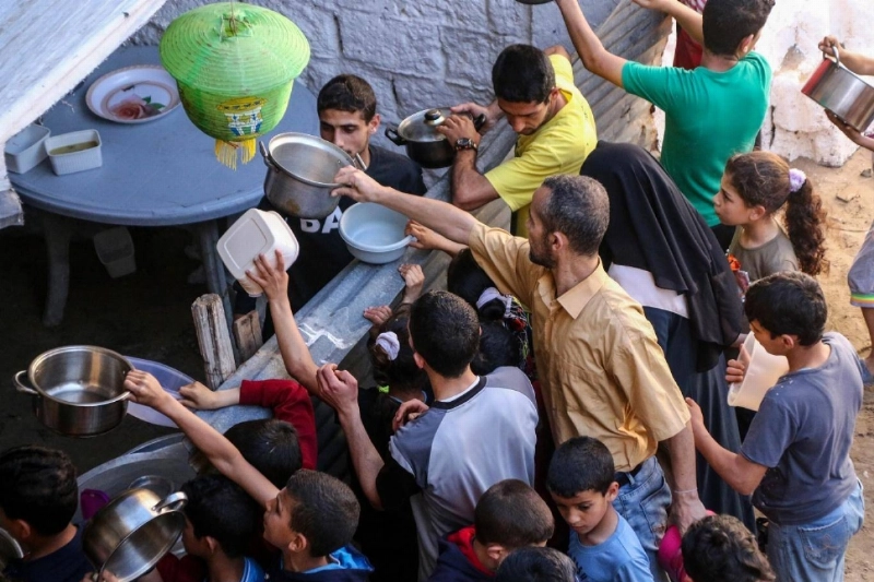 غزاويون يبحثون عن الطعام (مكة)