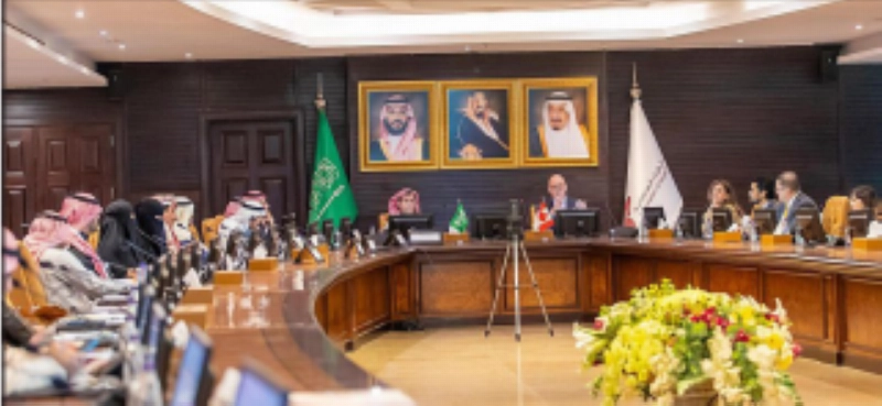 من الملتقى