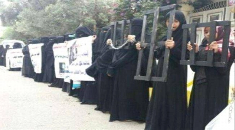 يمنيات يحتججن على العنف والانتهاك الحوثي (مكة)