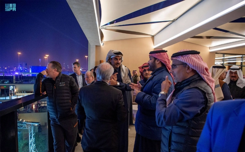 الأمير محمد بن سلمان خلال متابعته السباق