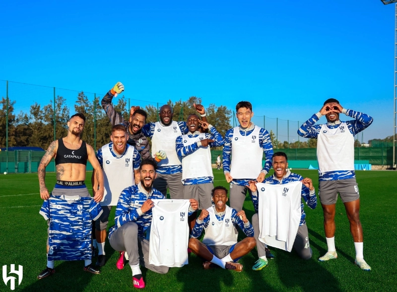 لاعبو الهلال بعد المناورة
