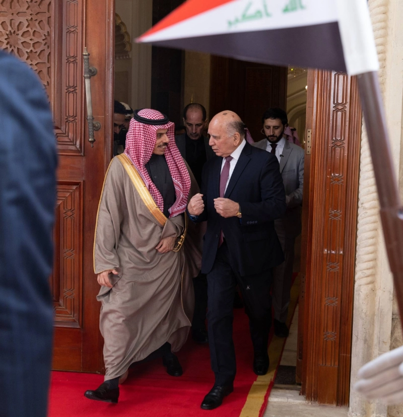 وزير الخارجية مع فؤاد حسين