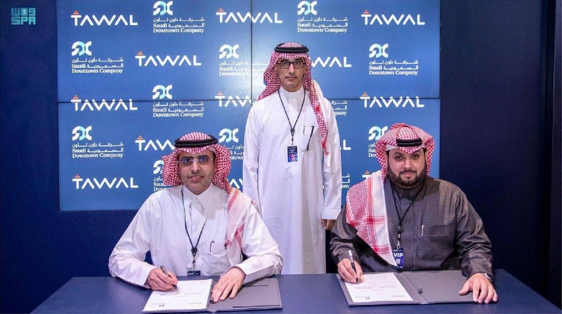 خلال توقيع تطوير البنية التحتية لشبكات الاتصالات