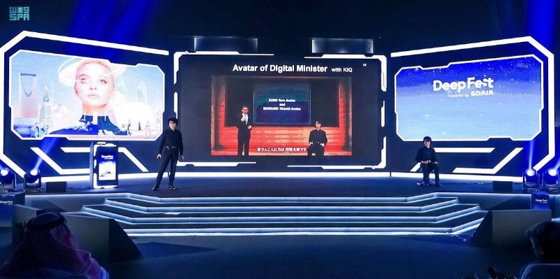 هيروشي متحدثا في المؤتمر