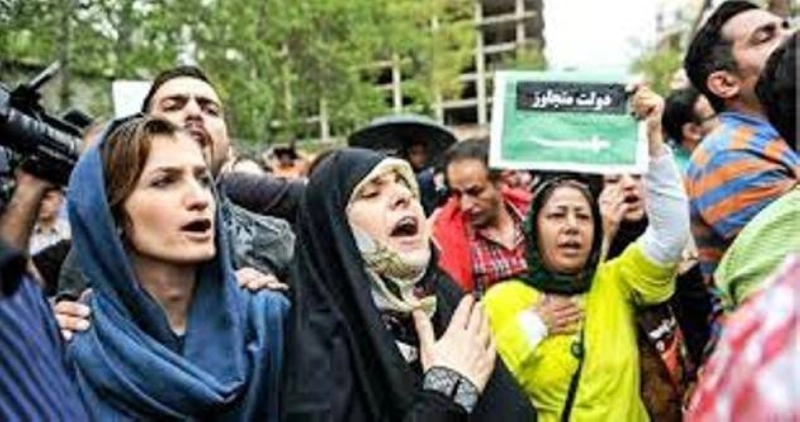 متظاهرات إيرانيات في طهران (مكة)