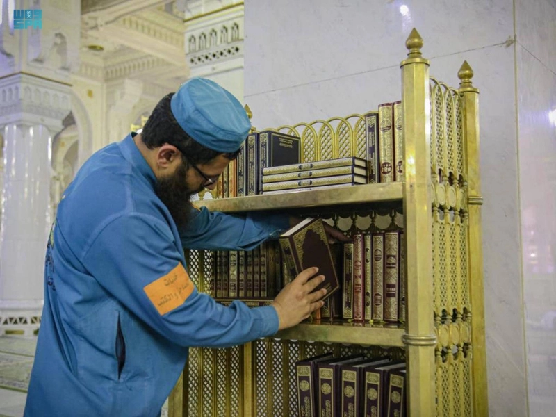 طبعات جديدة للمصحف في الأرفف (مكة)