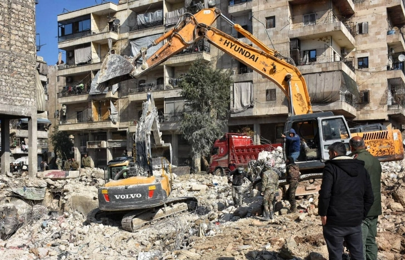 عمليات إزالة الأنقاض مستمرة في حلب (د ب أ)
