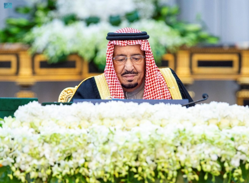 خادم الحرمين لدى ترؤسه جلسة مجلس الوزراء أمس (واس)