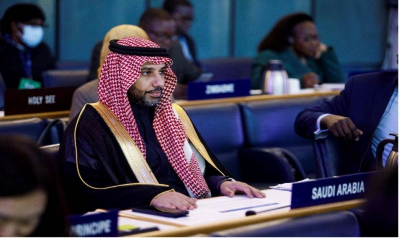 الخلف خلال مشاركته