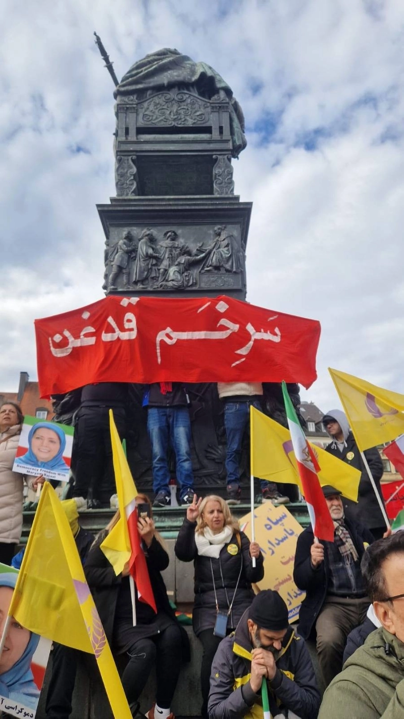 إيرانيون يتظاهرون في ميونخ