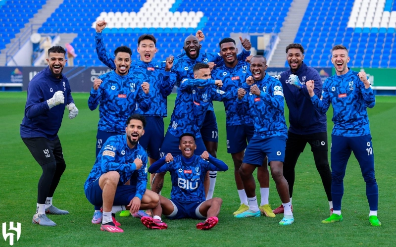 لاعبو الهلال قبل المغادرة للدوحة
