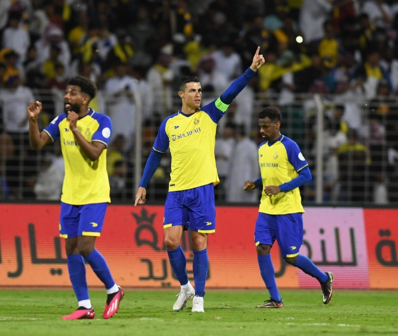 رونالدو يحتفل بسوبر هاتريك مع النصر