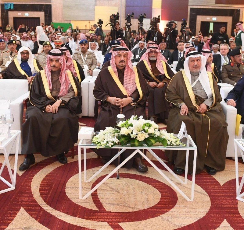 فيصل بن بندر وفيصل بن فرحان وعبدالله الربيعة خلال انطلاق المنتدى