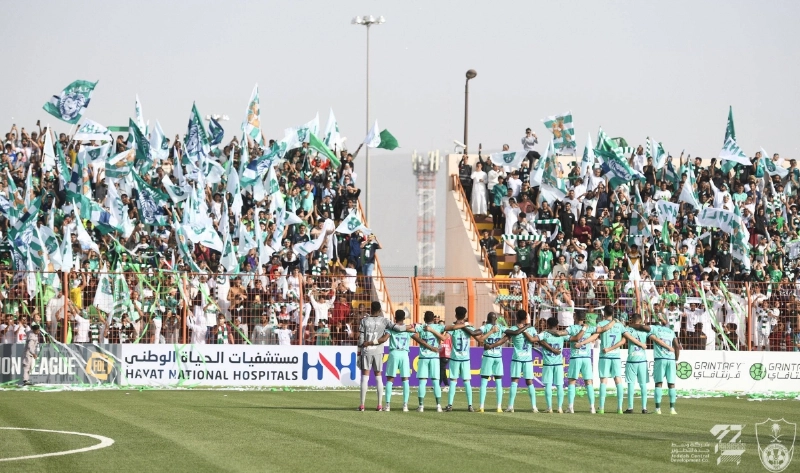 الأهلي يحيي جماهيره أمام أحد بالمدينة