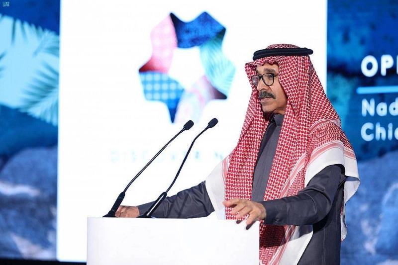 رئيس نيوم متحدثا