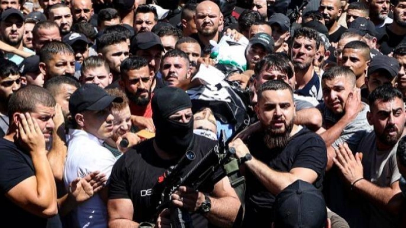 أهالي نابلس يشيعون أحد الشهداء (مكة)
