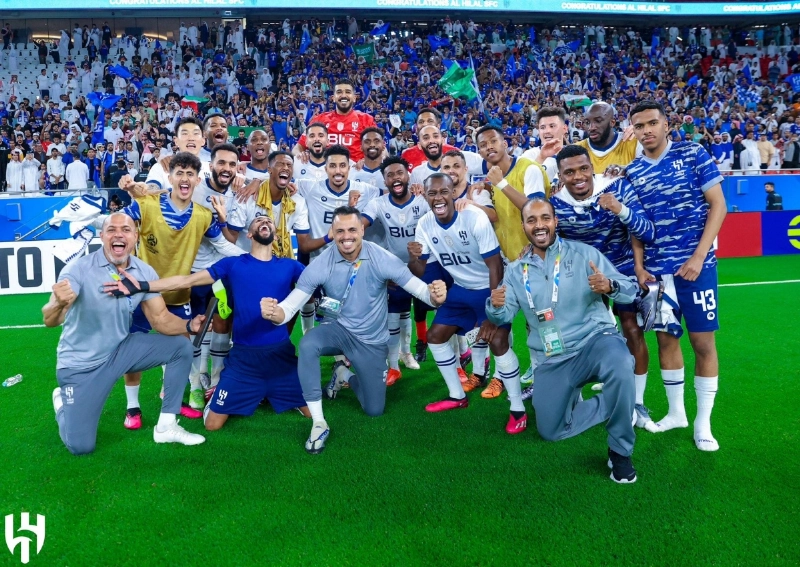 احتفال لاعبي الهلال بعد التأهل للنهائي