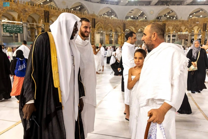 توعية ميدانية للمعتمرين بالمسجد الحرام (مكة)