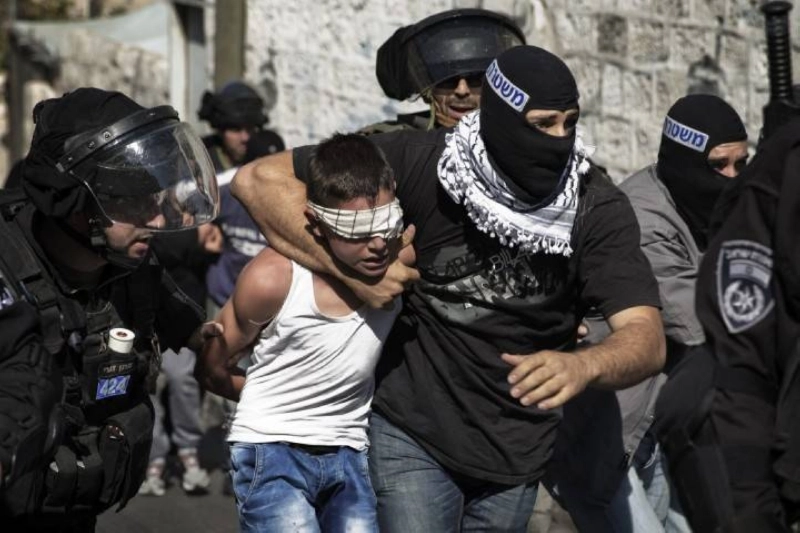 إسرائيليون يعتدون على صبي فلسطيني (مكة)