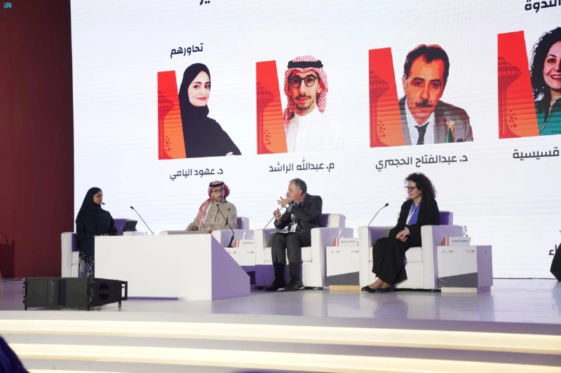 الشعراء خلال الندوة (مكة)
