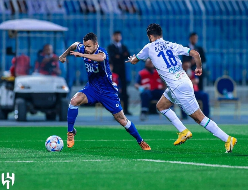 جانب من مباراة الهلال والفتح