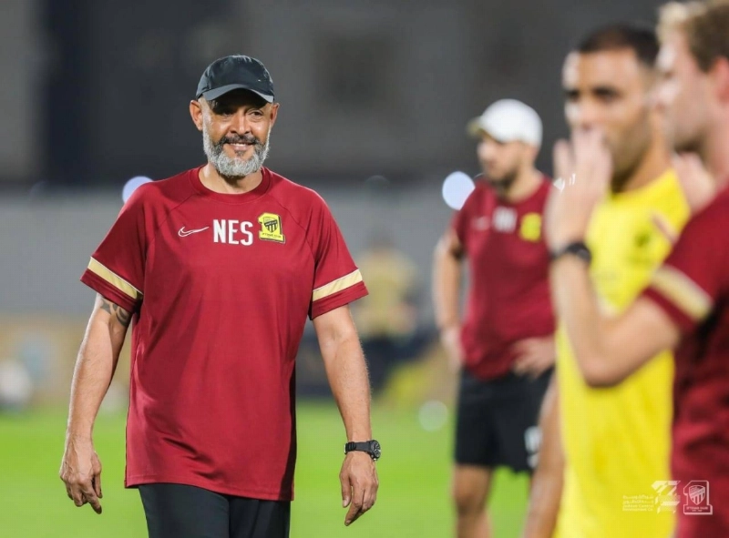 سانتو خلال تدريبات الاتحاد