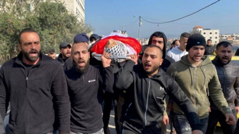 أهالي جنين يشيعون أحد الشهداء (مكة)