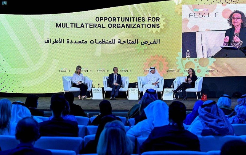 جلسة حوارية في المؤتمر (مكة)
