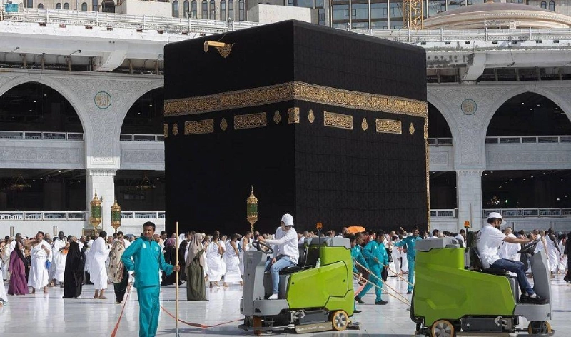 من الخدمات بالمسجد الحرام (مكة)