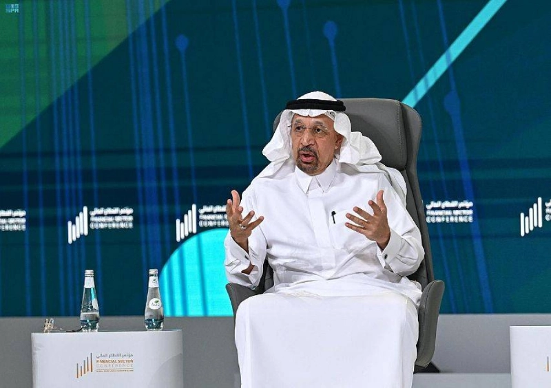 الفالح متحدثا في المؤتمر