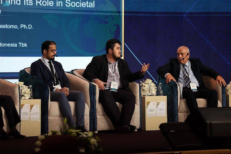 من المشاركين في الجلسة الأولى