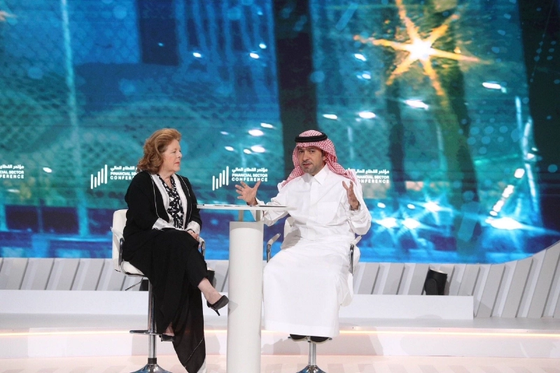 ماجد الحقيل متحدثا ضمن أعمال المؤتمر (مكة)