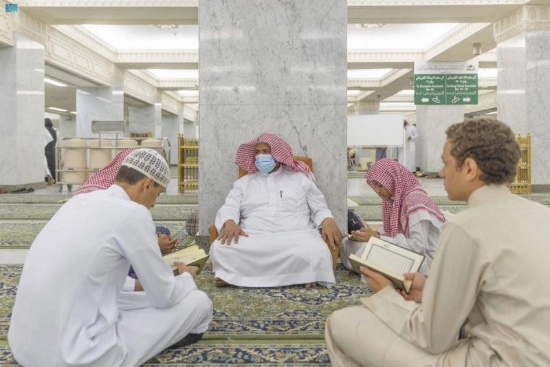 من الحلقات القرآنية بالمسجد الحرام (مكة)