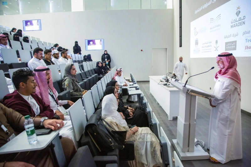 طلاب مشاركون في هاكاثون المسؤولية المجتمعية (مكة)
