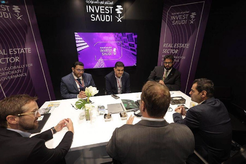 من المشاركة في المعرض