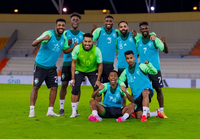 لاعبو الأخضر بعد المناورة أمس