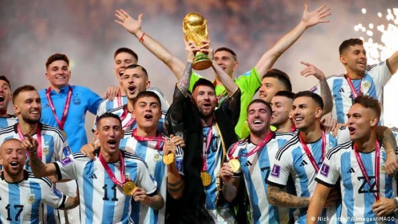 ليونيل ميسي بعد تتويج الأرجنتين بكأس العالم في قطر