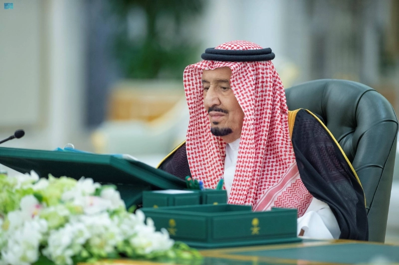 خادم الحرمين لدى ترؤسه جلسة مجلس الوزراء أمس (واس)
