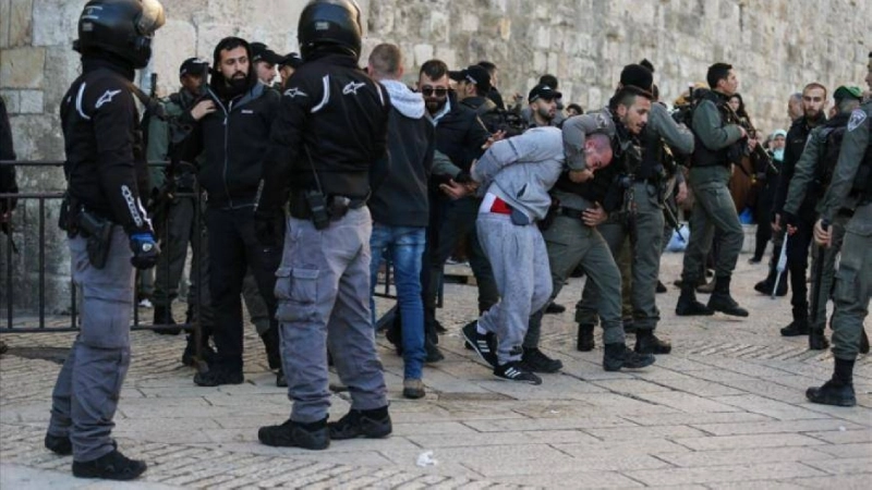 قمع إسرائيلي للفلسطينيين بالقرب من الأقصى (مكة)