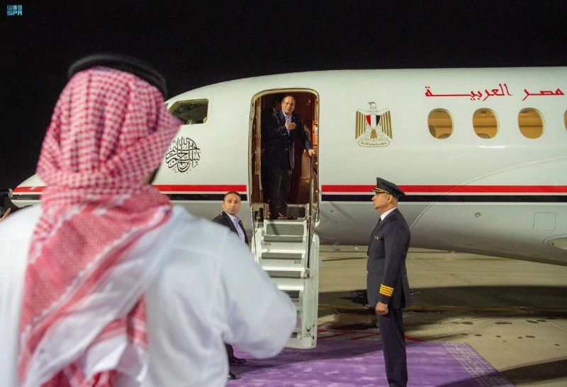 ولي العهد مودعا الرئيس المصري