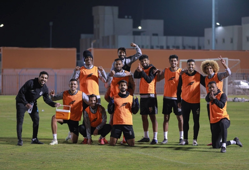 لاعبو الفيحاء بعد التمرين