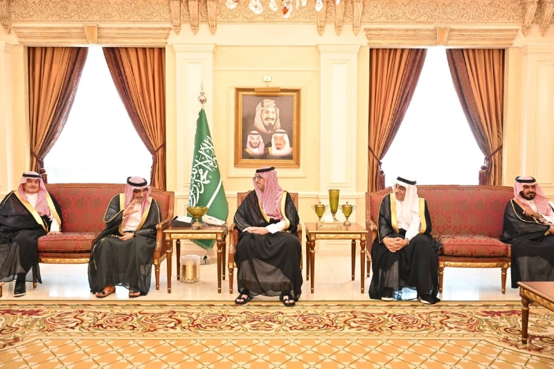 محافظ جدة مستقبلا مسؤولي الغرفة